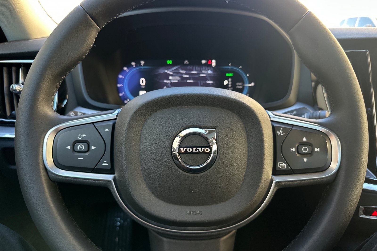 2023 Volvo S60 Recharge Plug-In Hybrid T8 Core Dark Theme