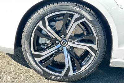 2023 Volvo S60 Recharge Plug-In Hybrid T8 Core Dark Theme