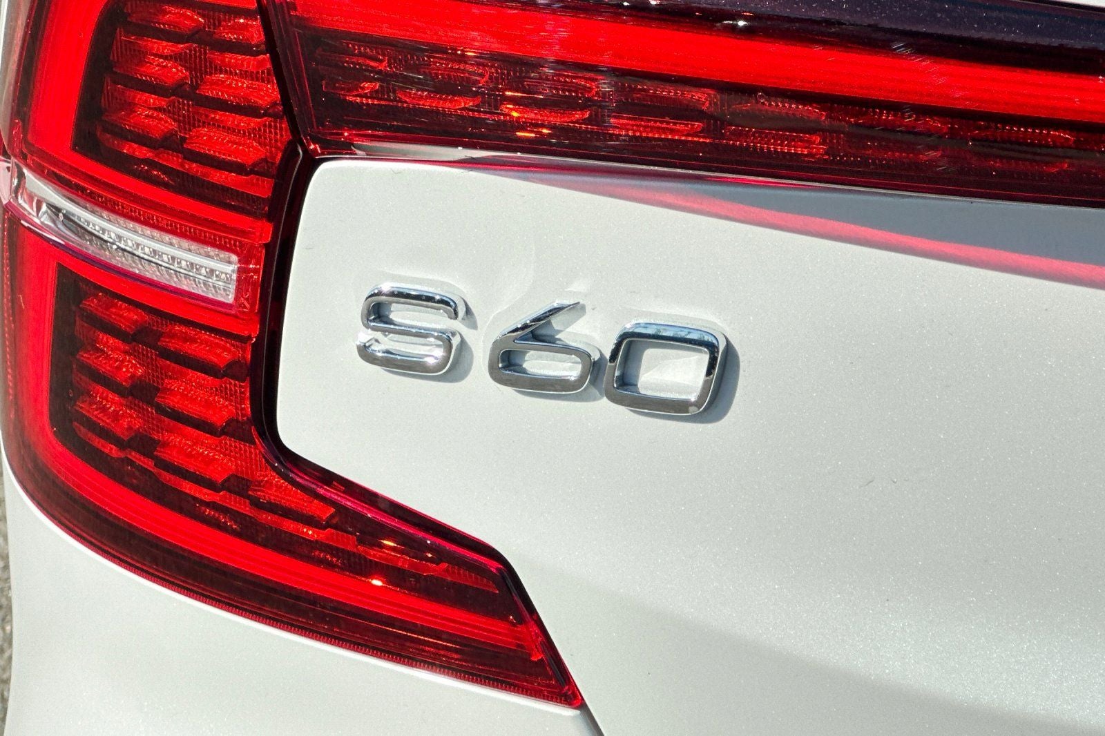 2023 Volvo S60 Recharge Plug-In Hybrid T8 Core Dark Theme