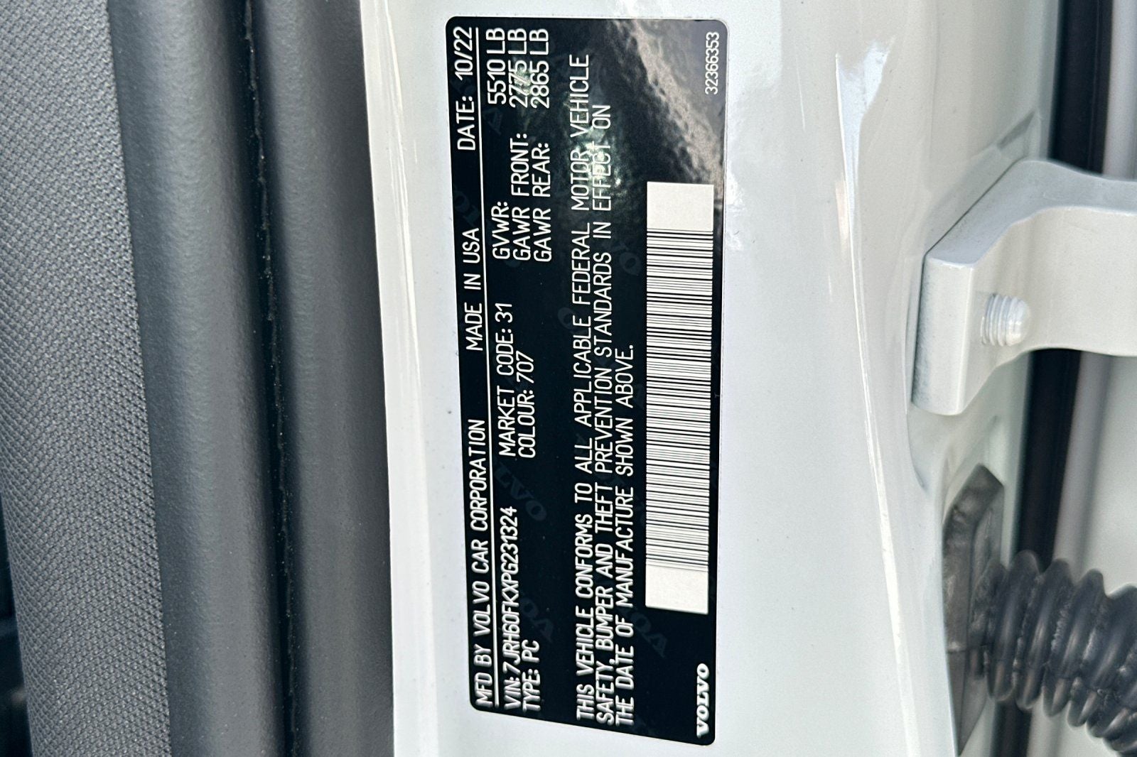 2023 Volvo S60 Recharge Plug-In Hybrid T8 Core Dark Theme