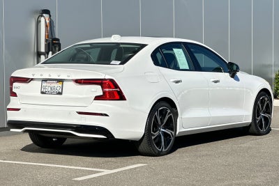 2023 Volvo S60 Recharge Plug-In Hybrid T8 Core Dark Theme