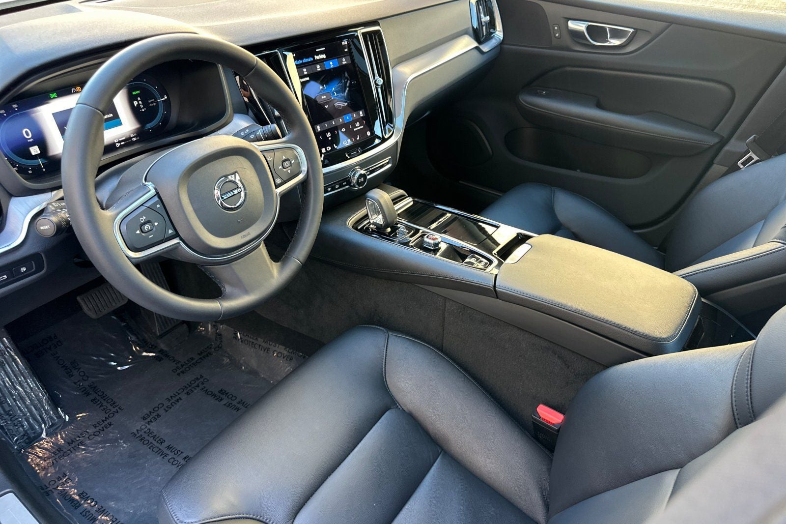 2023 Volvo S60 Recharge Plug-In Hybrid T8 Core Dark Theme