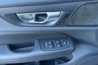 2024 Volvo S60 Recharge Plug-In Hybrid T8 Plus Dark Theme