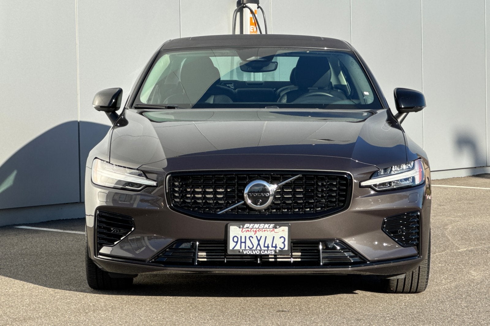 2024 Volvo S60 Recharge Plug-In Hybrid T8 Plus Dark Theme