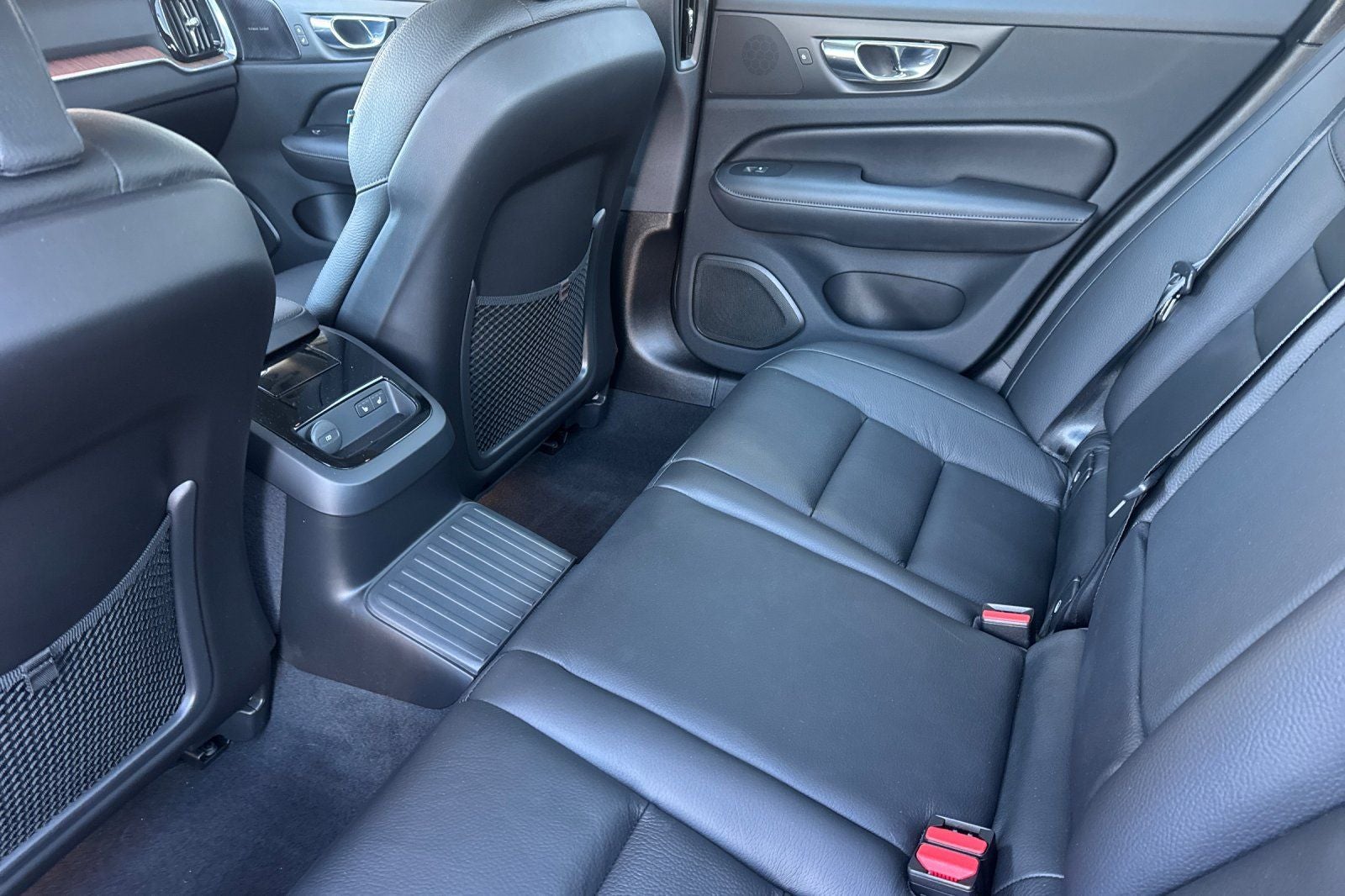 2023 Volvo S60 Recharge Plug-In Hybrid T8 Plus Dark Theme