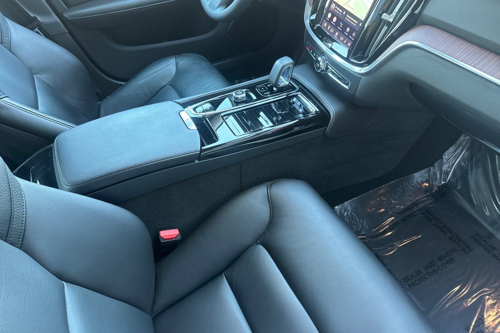 2023 Volvo S60 Recharge Plug-In Hybrid T8 Plus Dark Theme