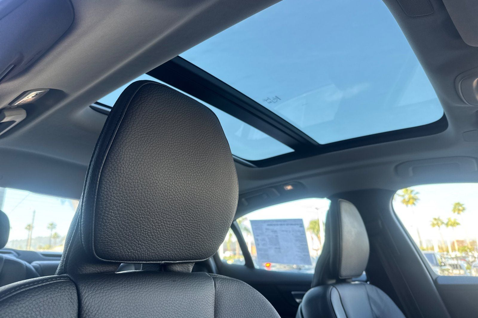 2023 Volvo S60 Recharge Plug-In Hybrid T8 Plus Dark Theme