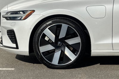 2023 Volvo S60 Recharge Plug-In Hybrid T8 Plus Dark Theme