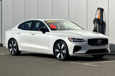 2023 Volvo S60 Recharge Plug-In Hybrid T8 Plus Dark Theme