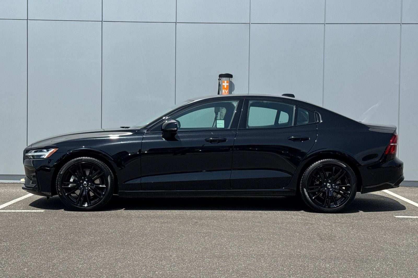 2024 Volvo S60 B5 Plus Black Edition