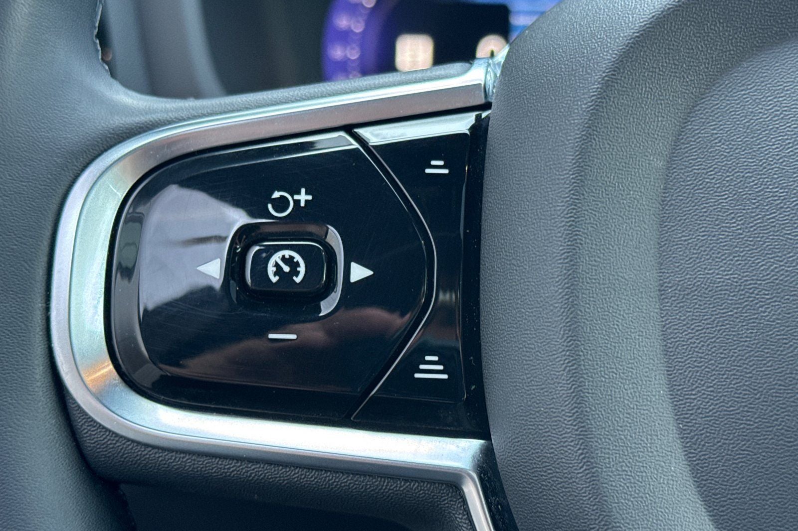 2024 Volvo S60 B5 Plus Black Edition