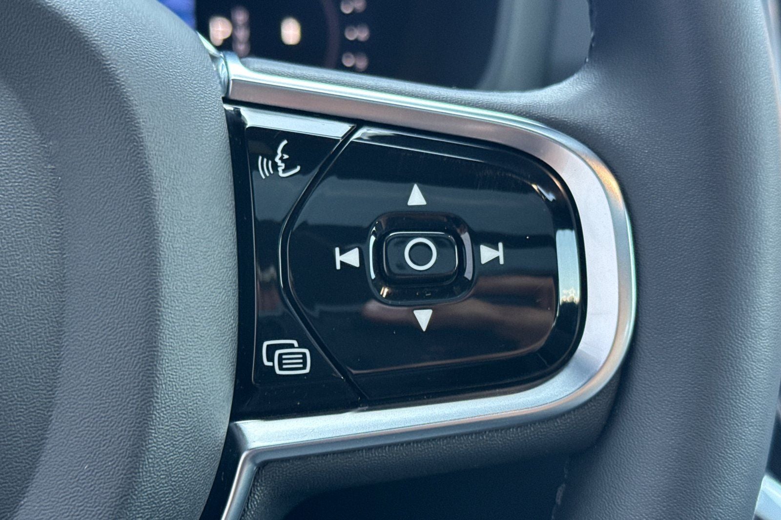 2024 Volvo S60 B5 Plus Black Edition