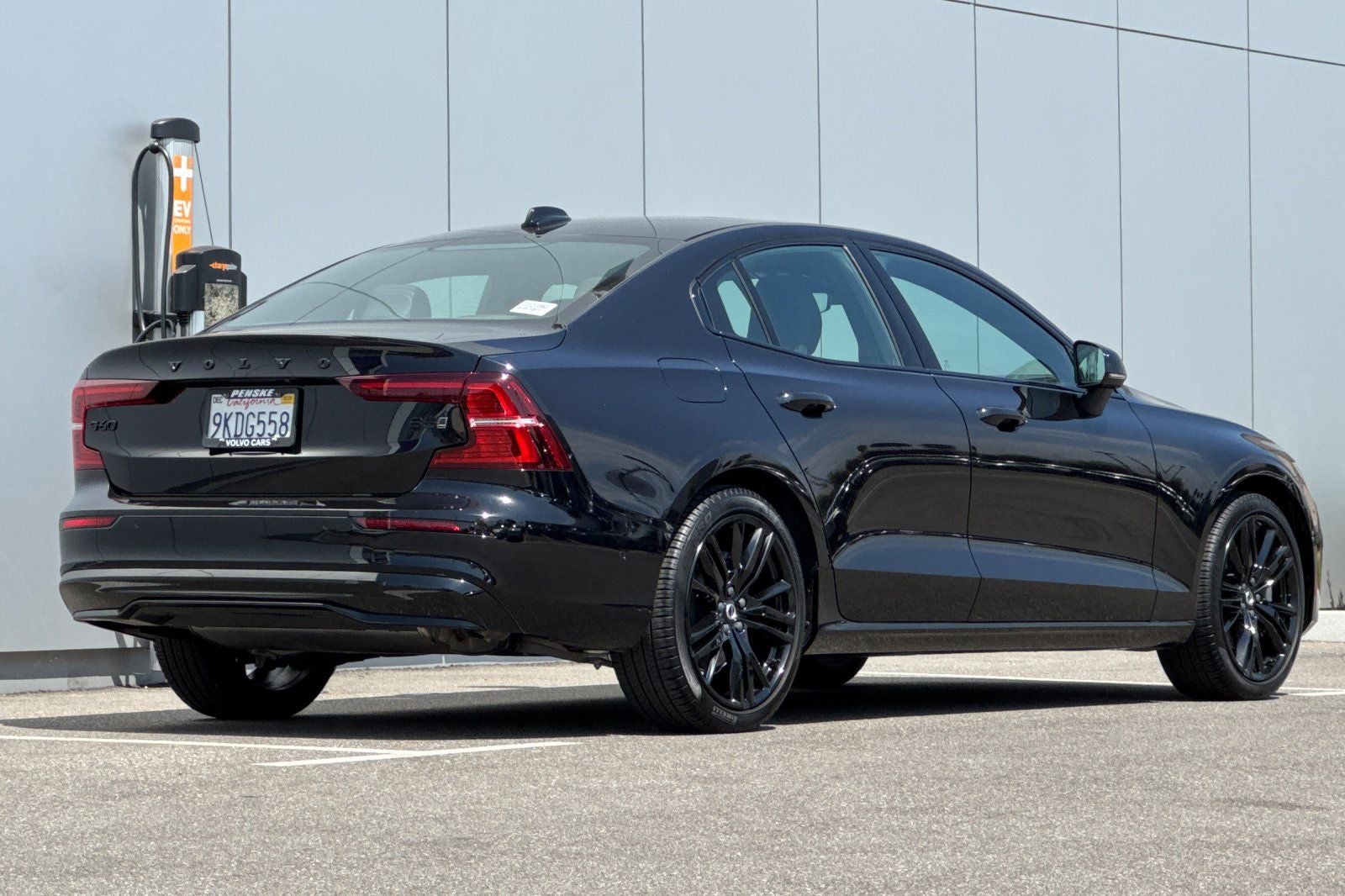 2024 Volvo S60 B5 Plus Black Edition