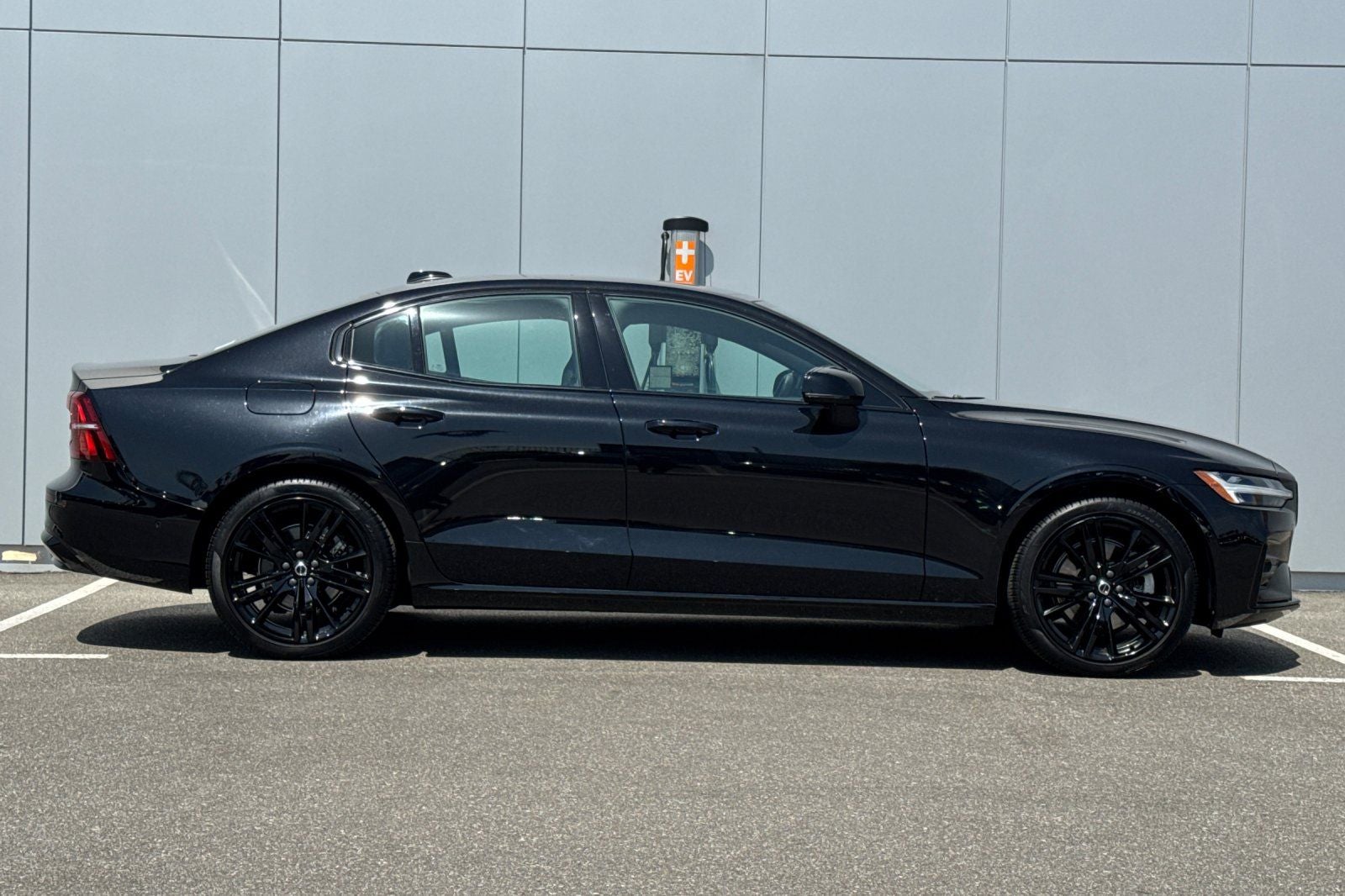 2024 Volvo S60 B5 Plus Black Edition