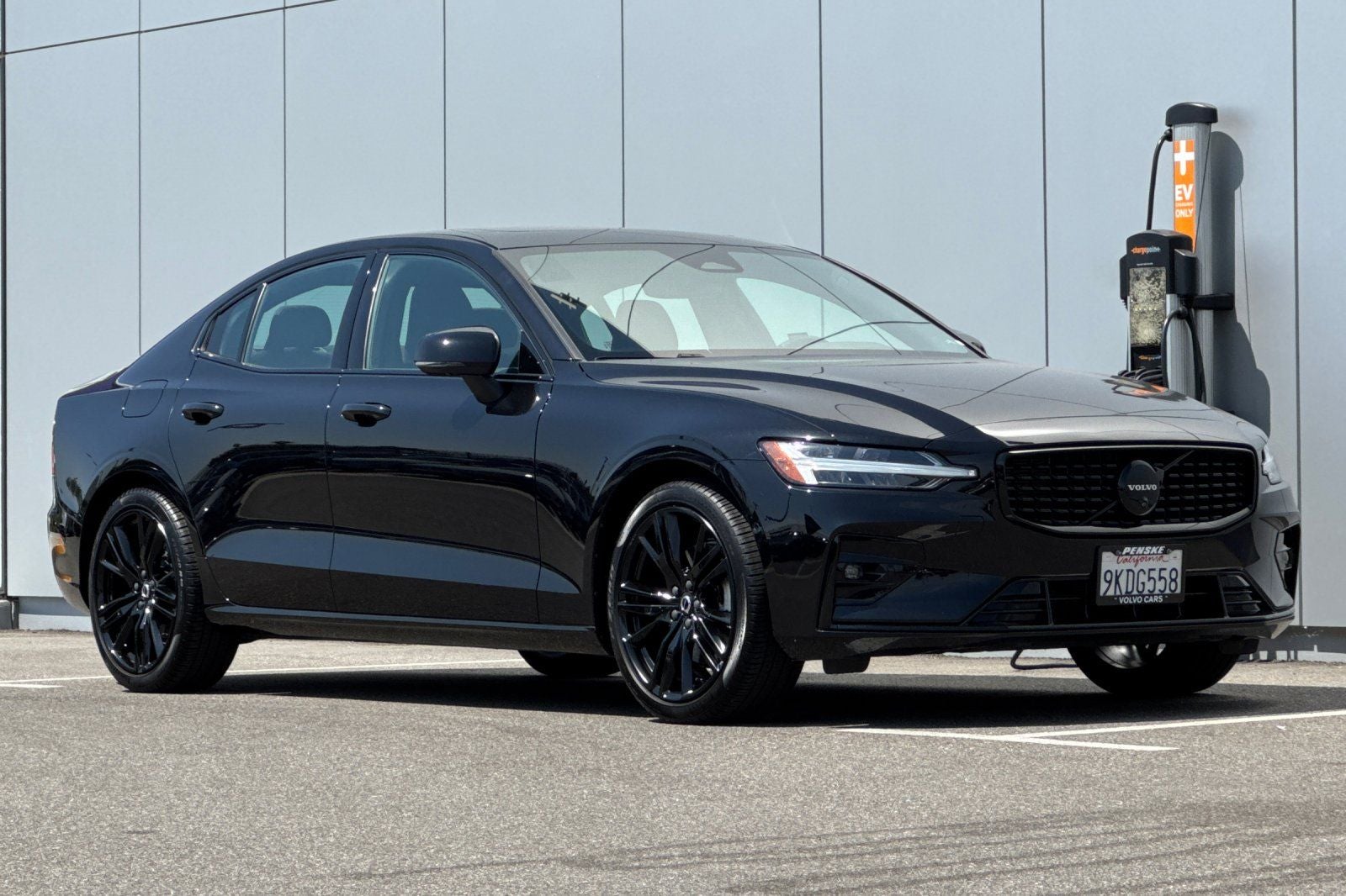 2024 Volvo S60 B5 Plus Black Edition