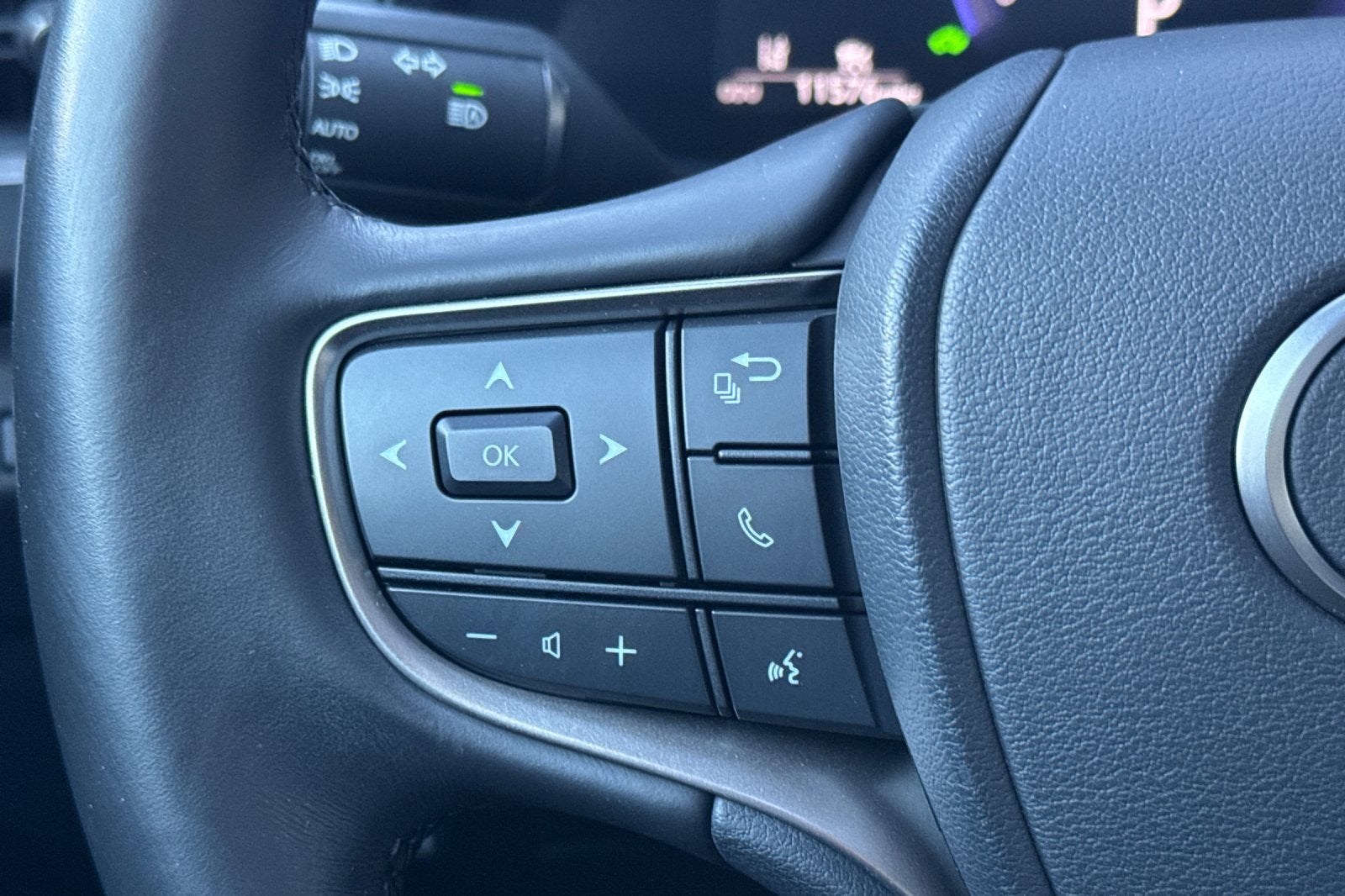 2025 Lexus UX 300h