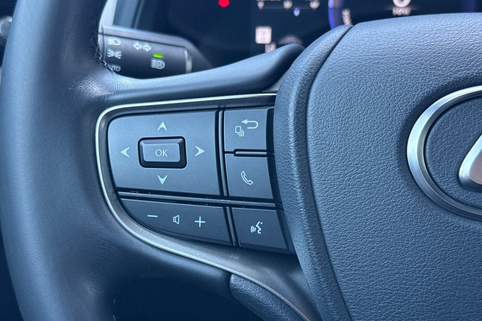 2025 Lexus UX 300h