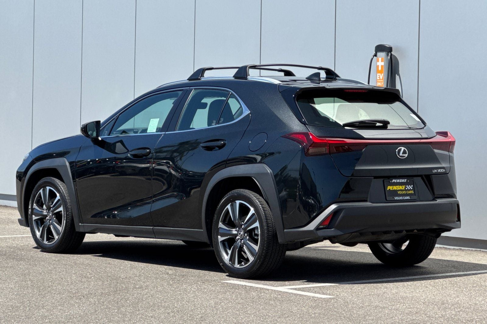 2025 Lexus UX 300h