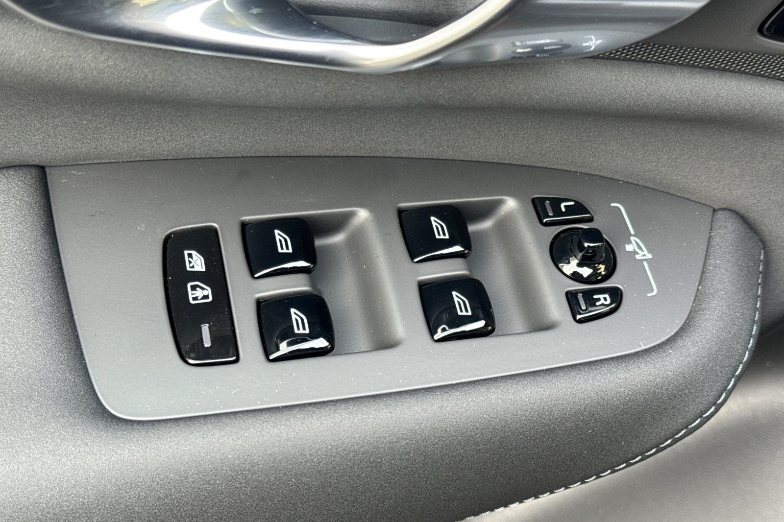 2026 Volvo XC90 B6 Plus 6-Seater