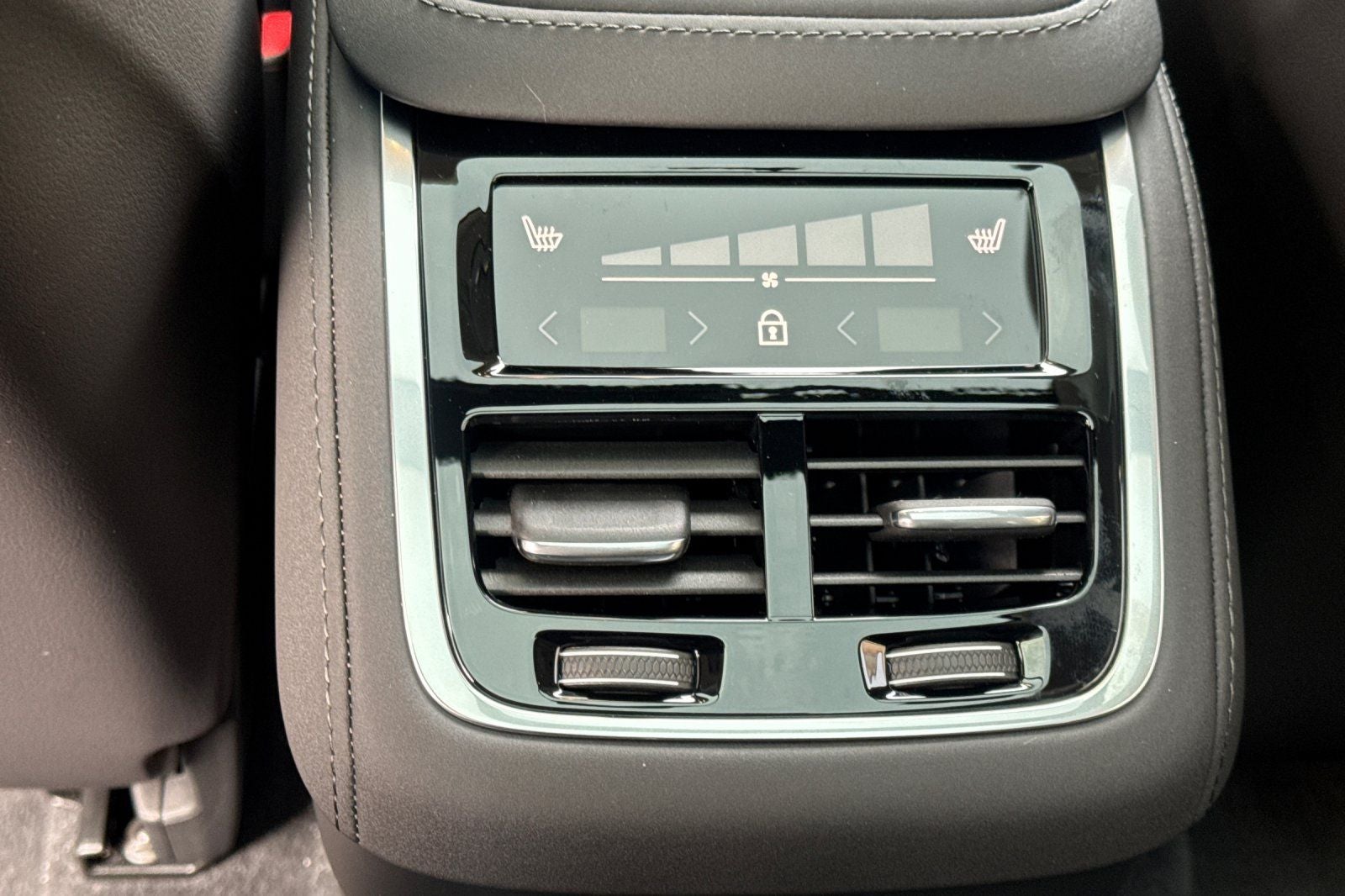 2026 Volvo XC90 B6 Plus 6-Seater