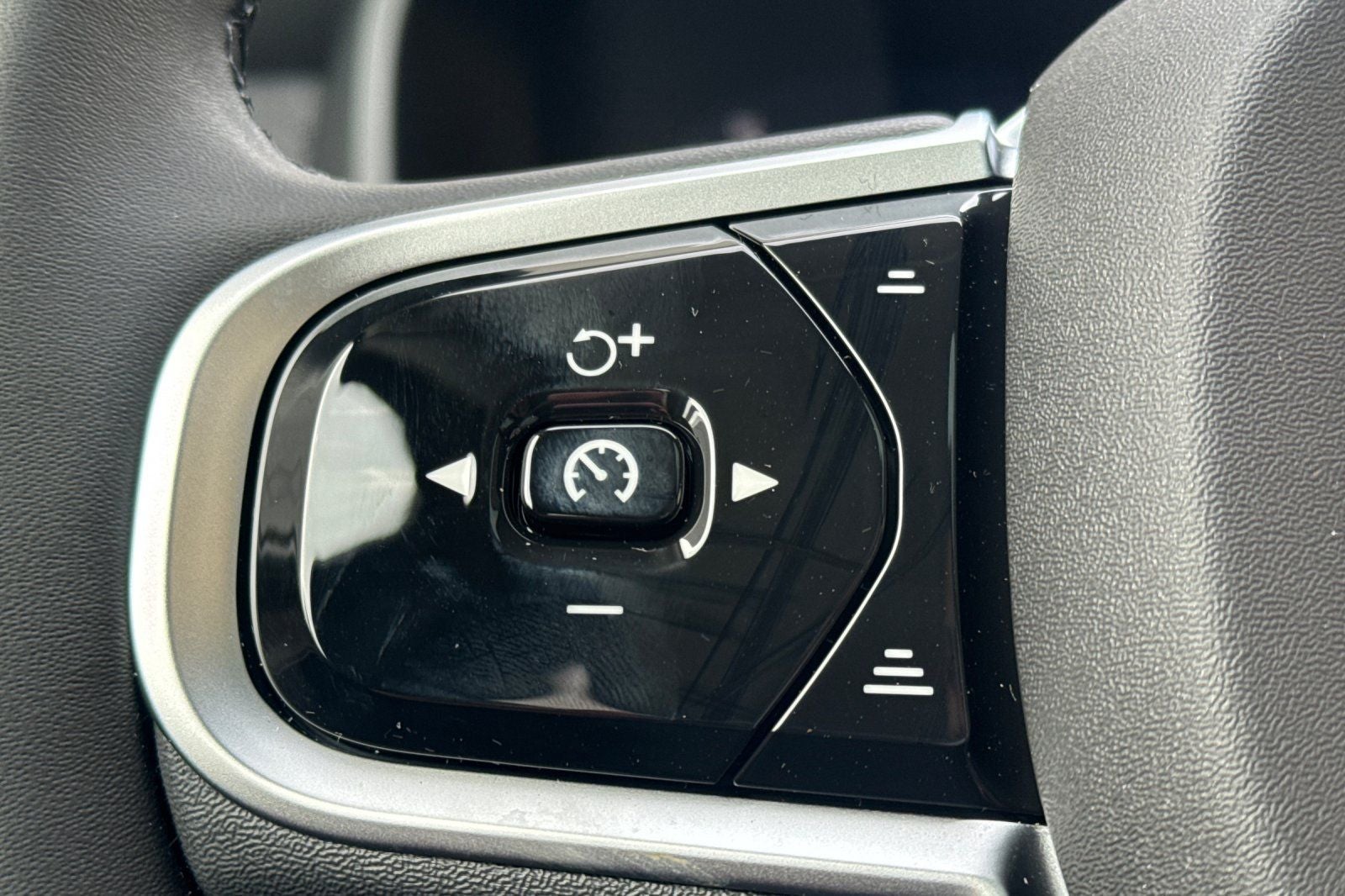 2026 Volvo XC90 B6 Plus 6-Seater