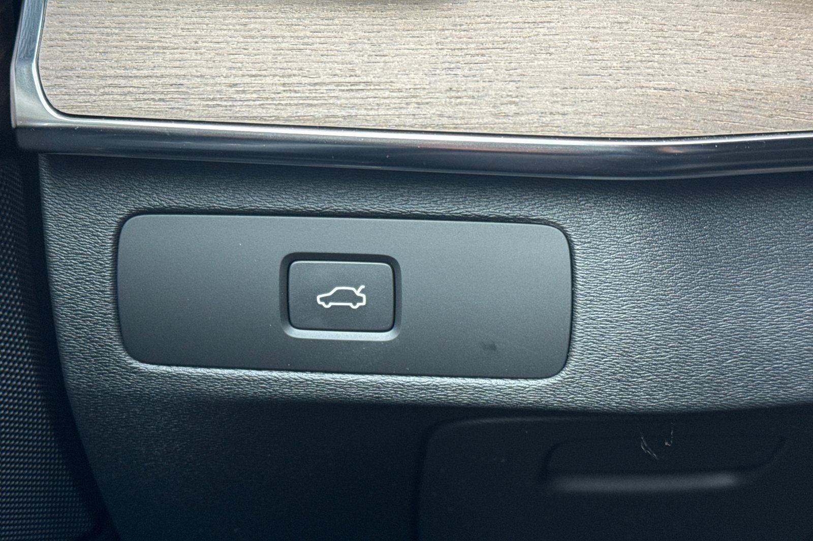 2026 Volvo XC90 B6 Plus 6-Seater