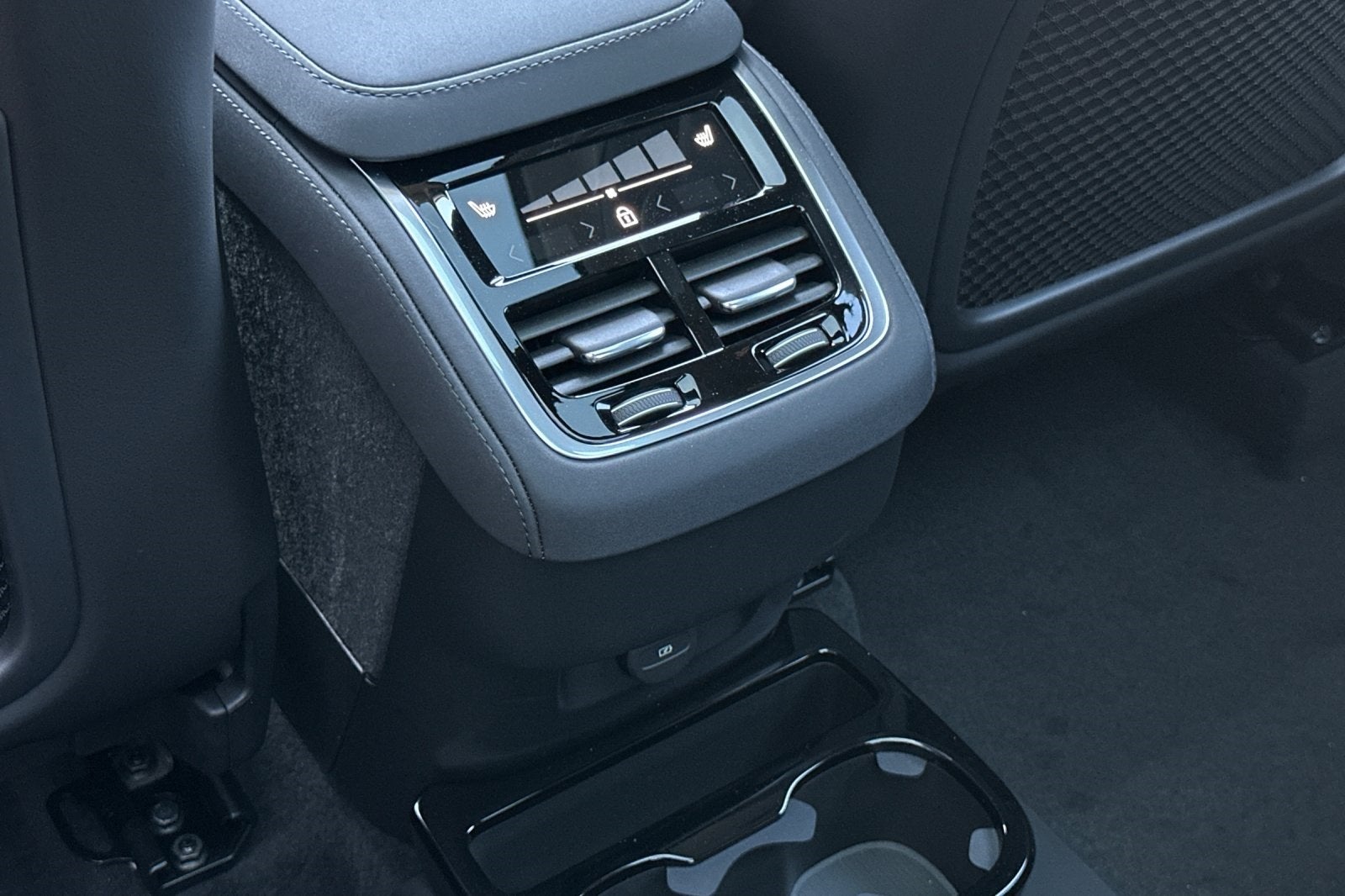 2026 Volvo XC90 B6 Plus 6-Seater