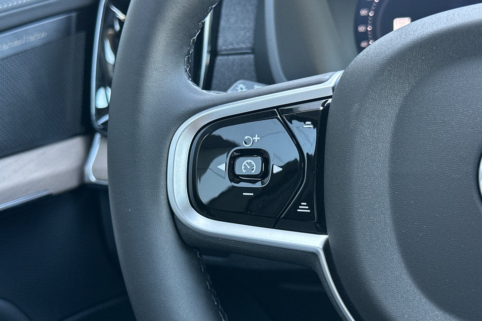 2026 Volvo XC90 B6 Plus 6-Seater