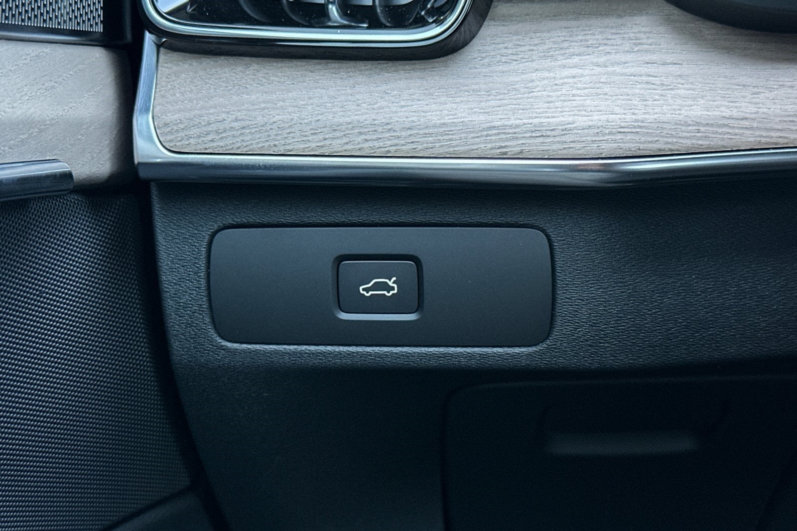 2026 Volvo XC90 B6 Plus 6-Seater