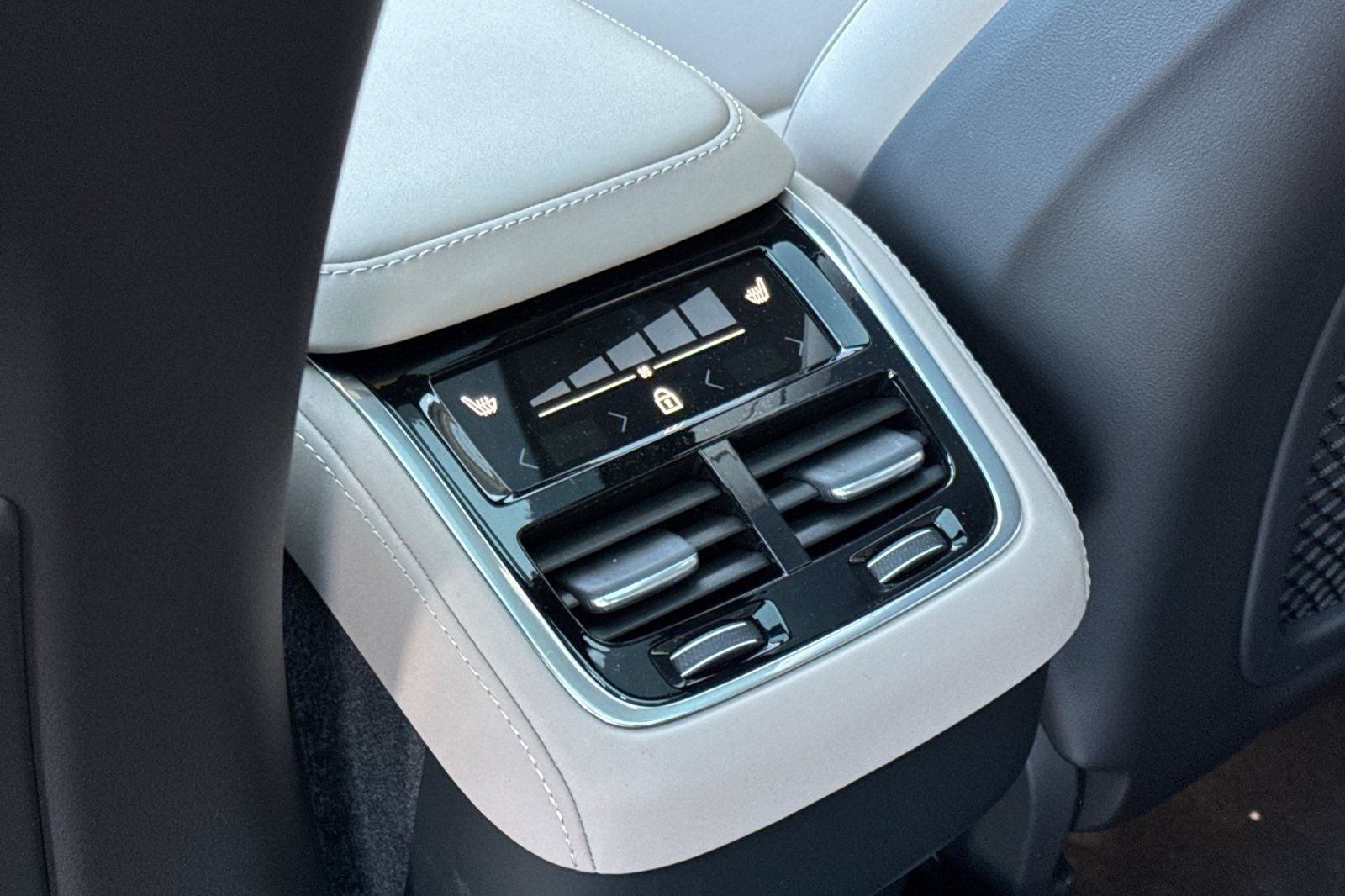 2026 Volvo XC90 B6 Plus 6-Seater