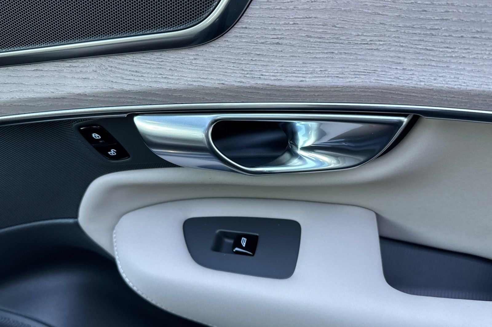 2026 Volvo XC90 B6 Plus 6-Seater