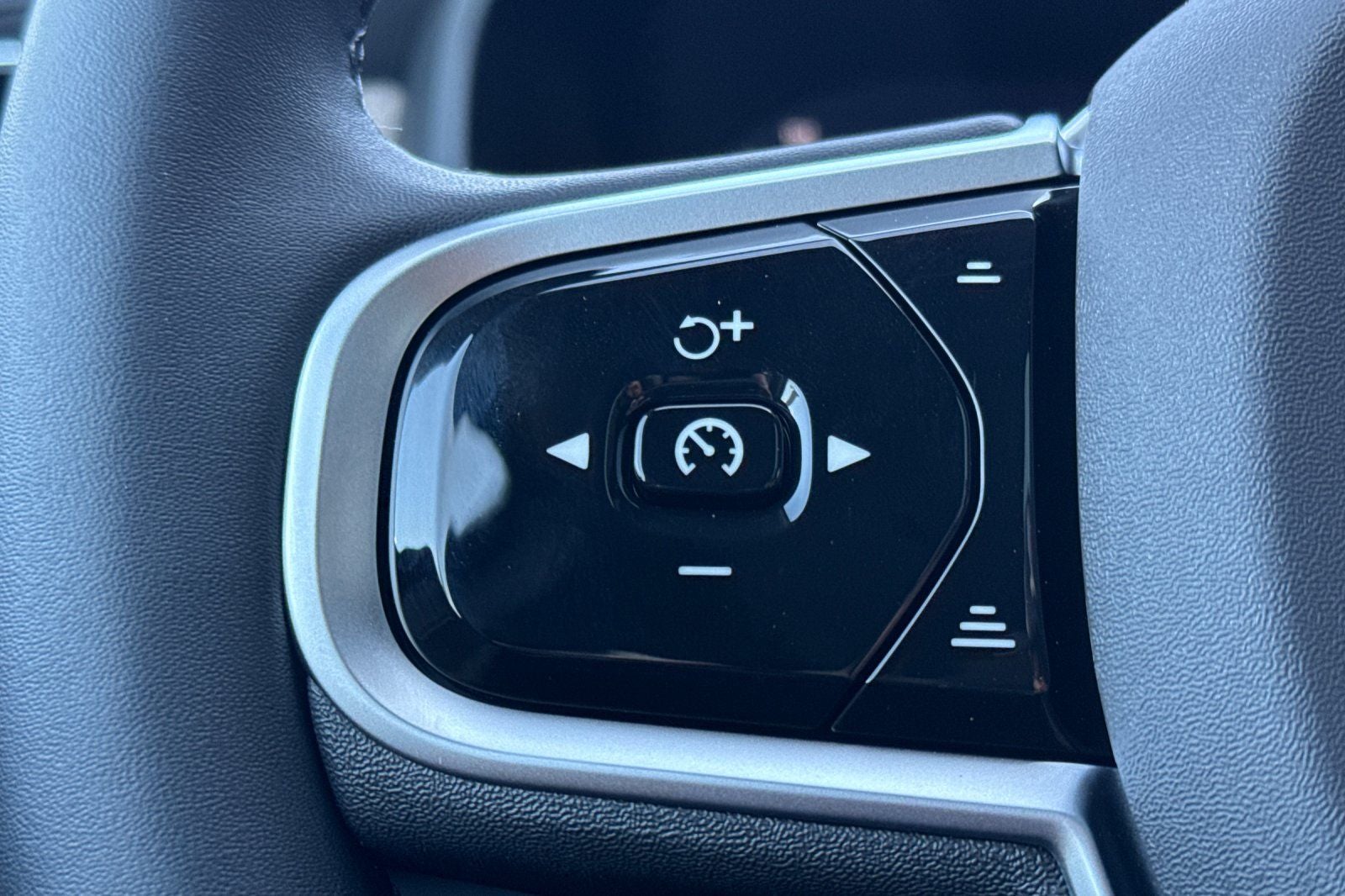 2026 Volvo XC90 B6 Plus 6-Seater