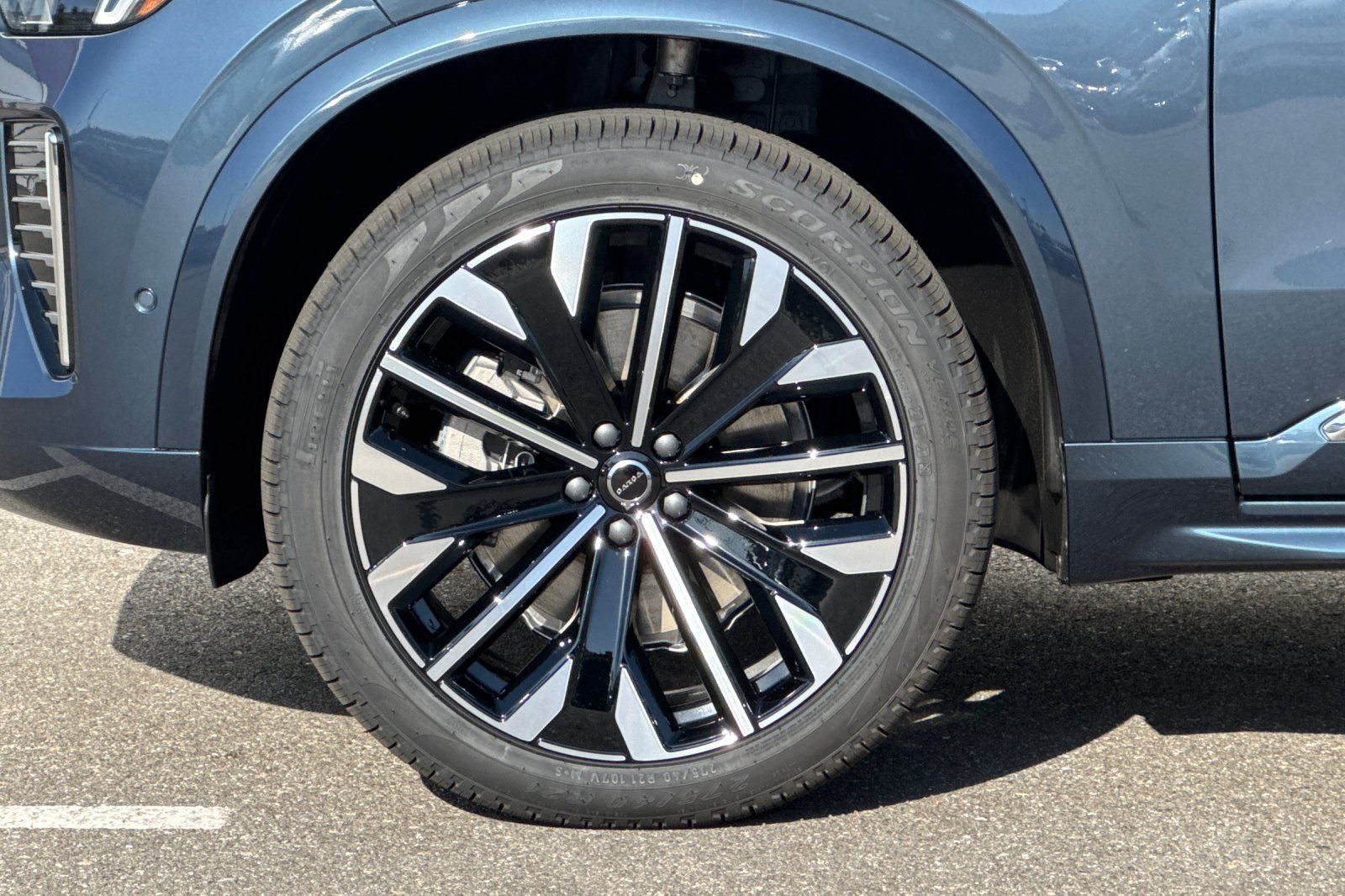 2026 Volvo XC90 B6 Plus 6-Seater