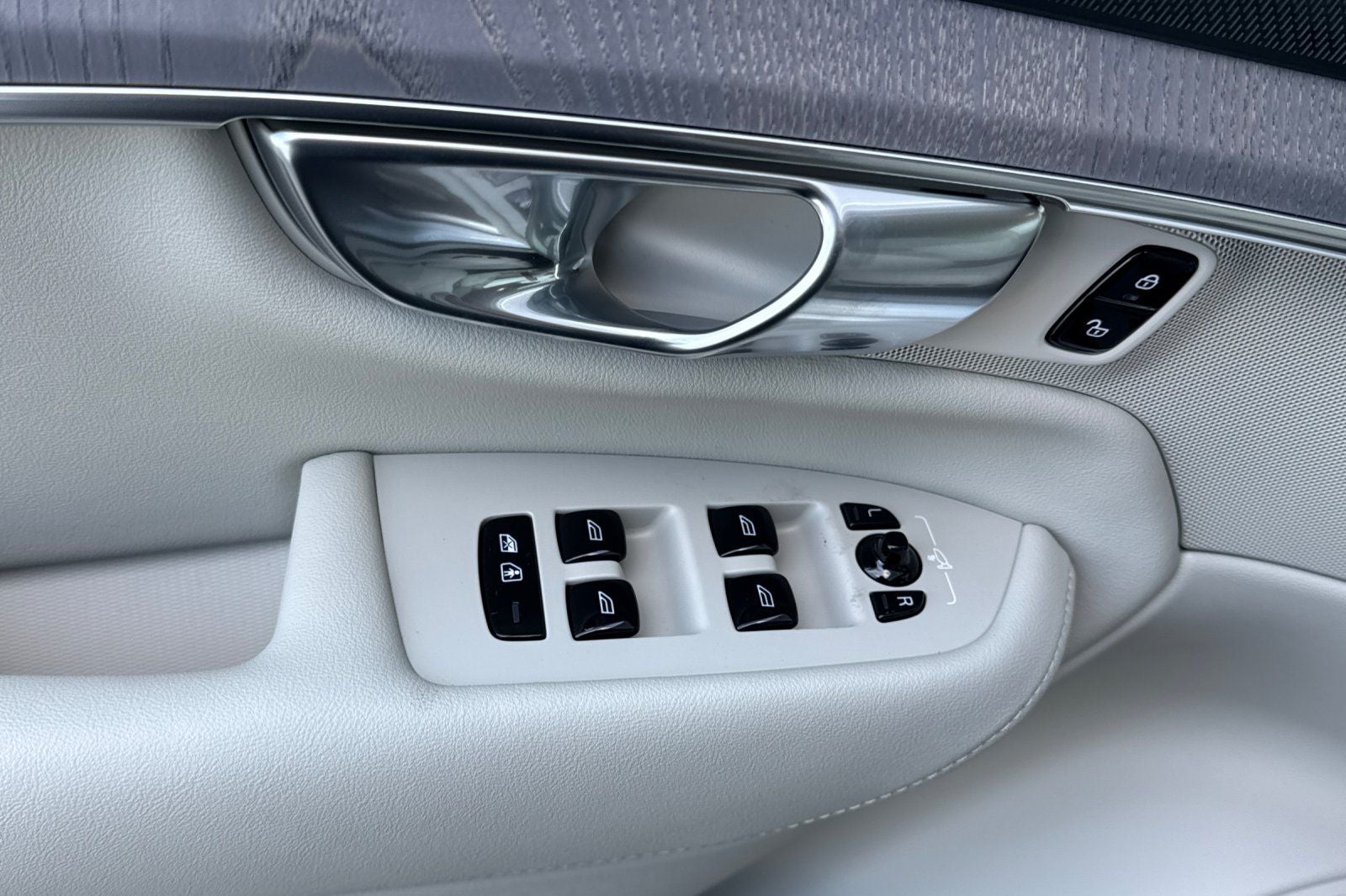 2026 Volvo XC90 B6 Ultra