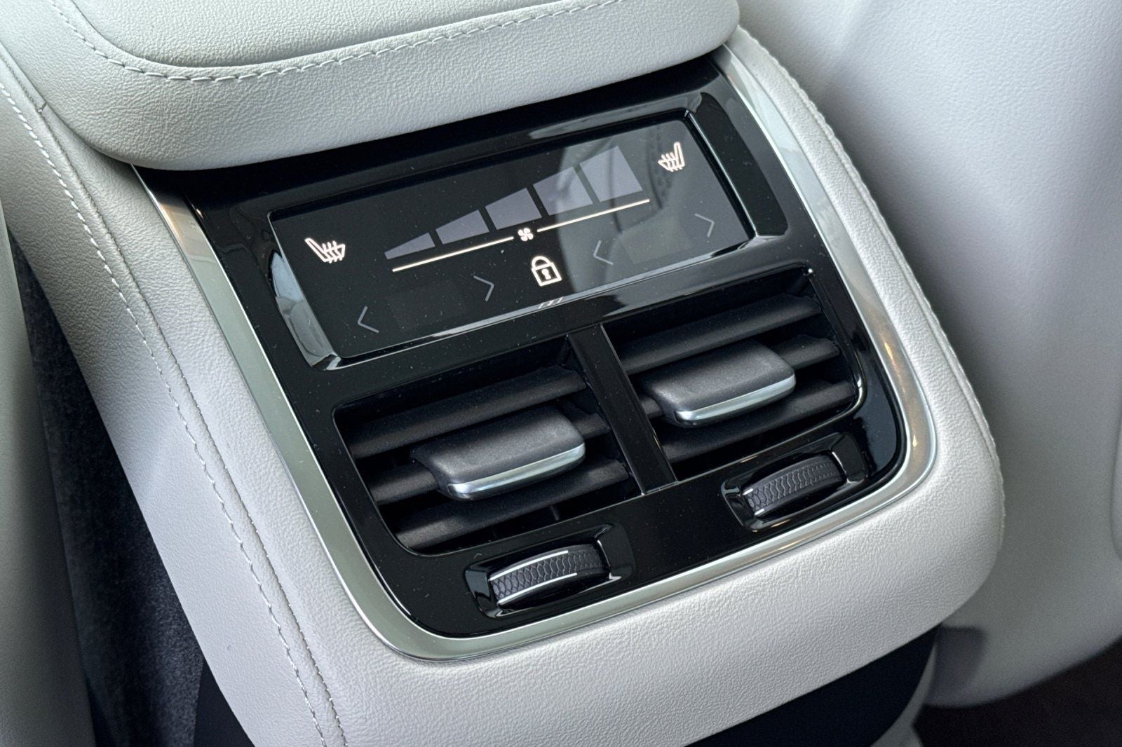 2026 Volvo XC90 B6 Ultra