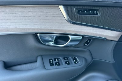 2025 Volvo XC90 B6 Core 2025.5