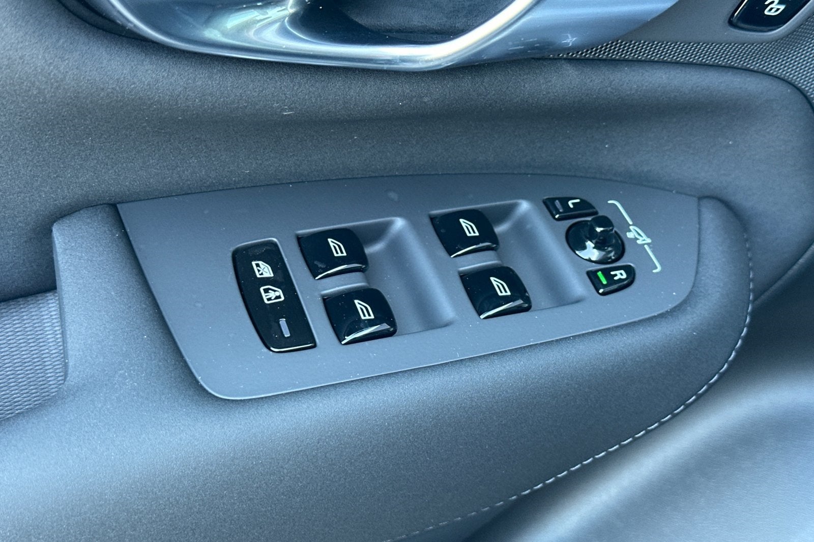 2025 Volvo XC90 B6 Core 2025.5