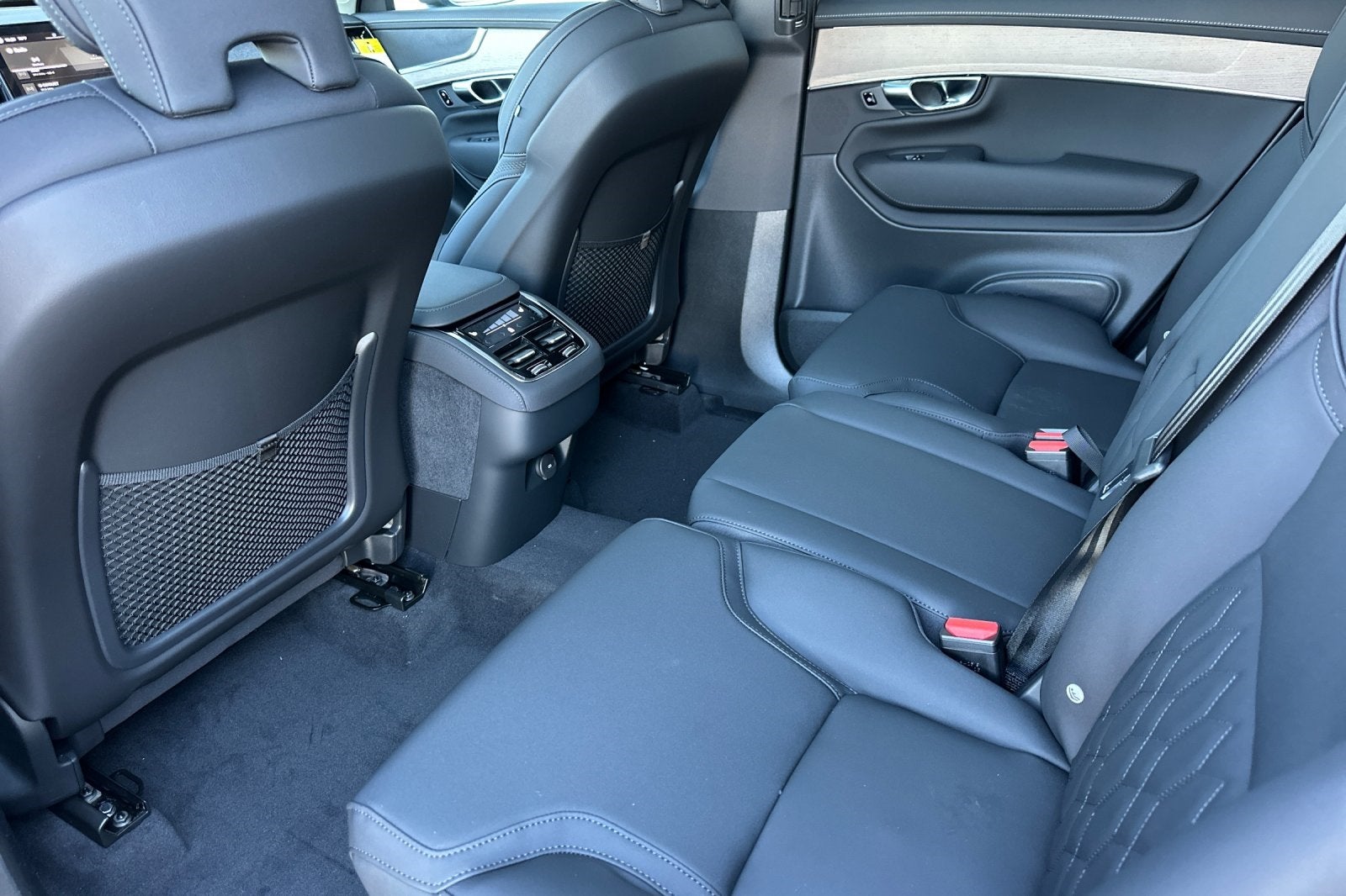 2025 Volvo XC90 B6 Core 2025.5