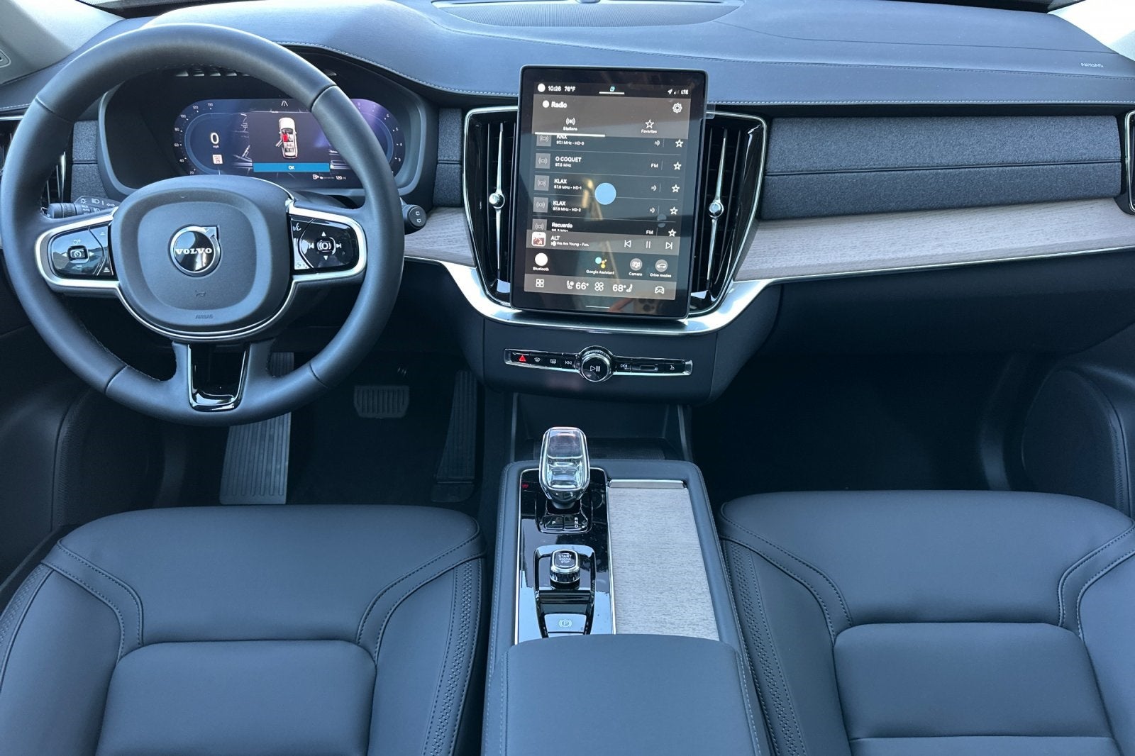 2025 Volvo XC90 B6 Core 2025.5