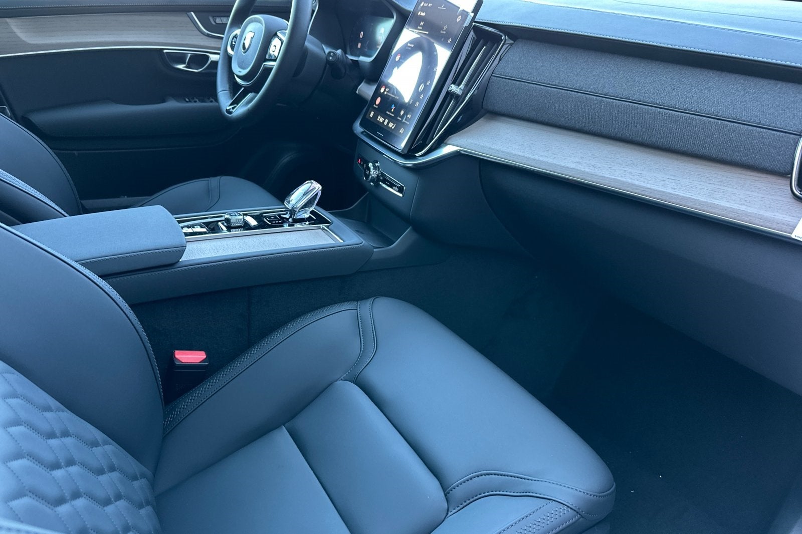 2025 Volvo XC90 B6 Core 2025.5