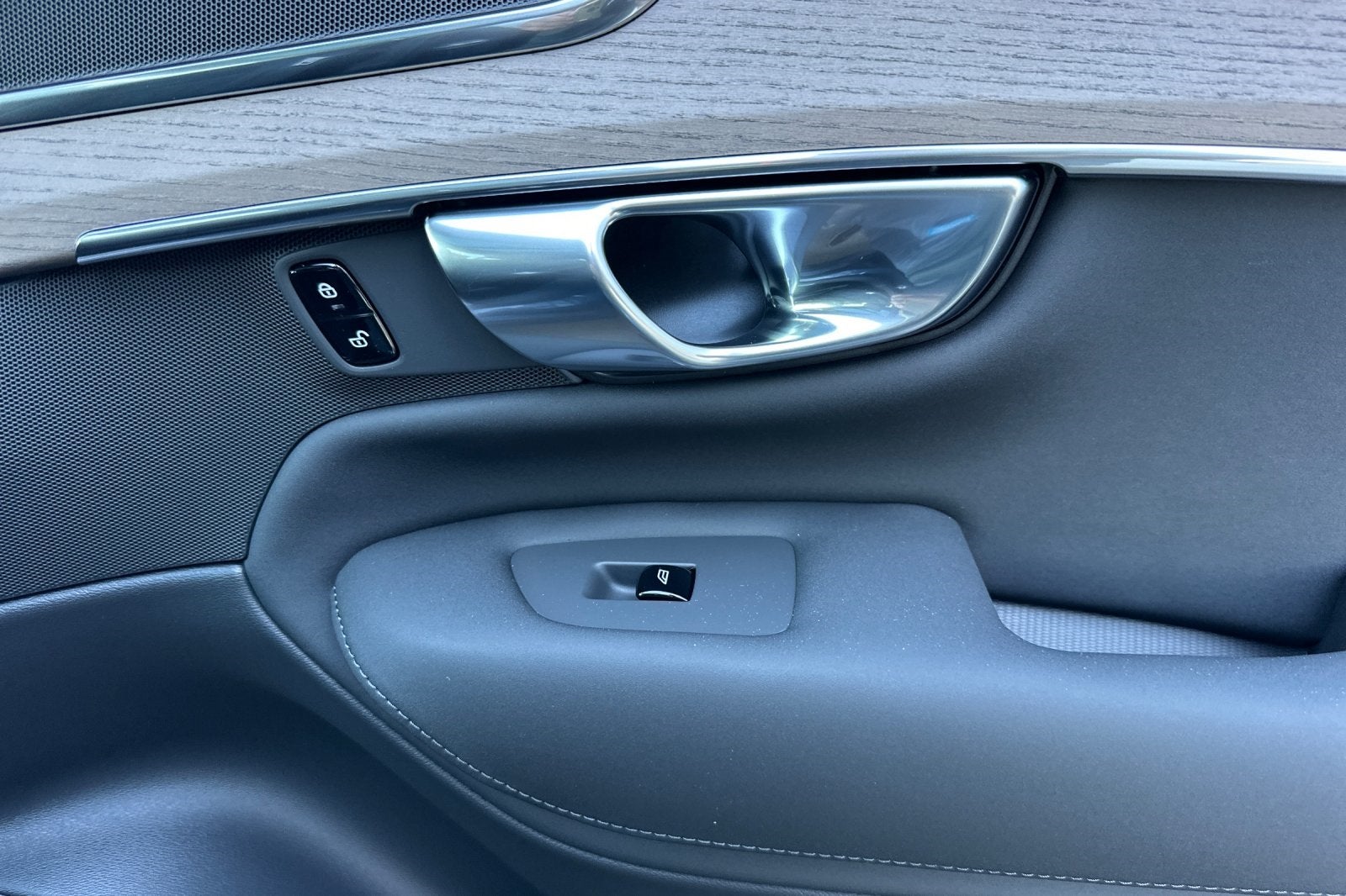 2025 Volvo XC90 B6 Core 2025.5