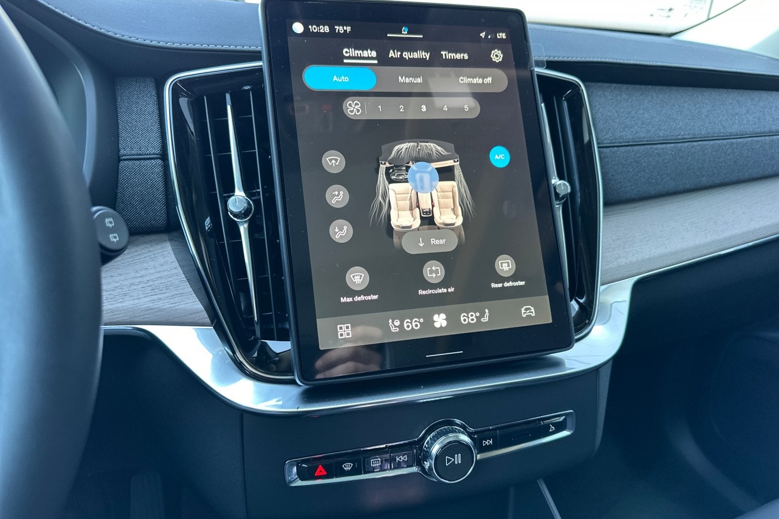 2025 Volvo XC90 B6 Core 2025.5