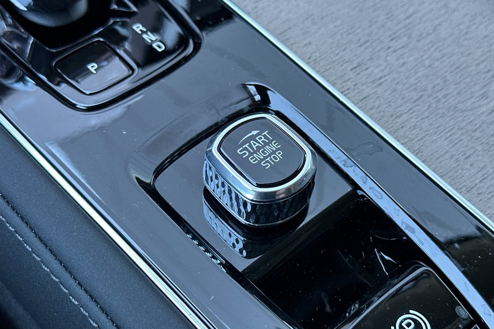 2025 Volvo XC90 B6 Core 2025.5