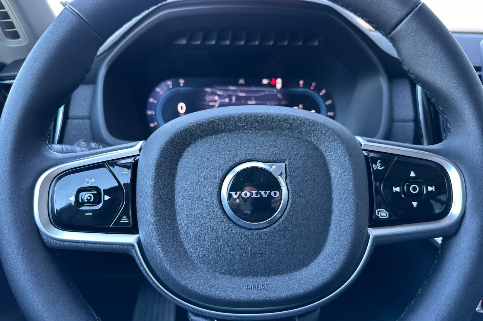 2025 Volvo XC90 B6 Core 2025.5