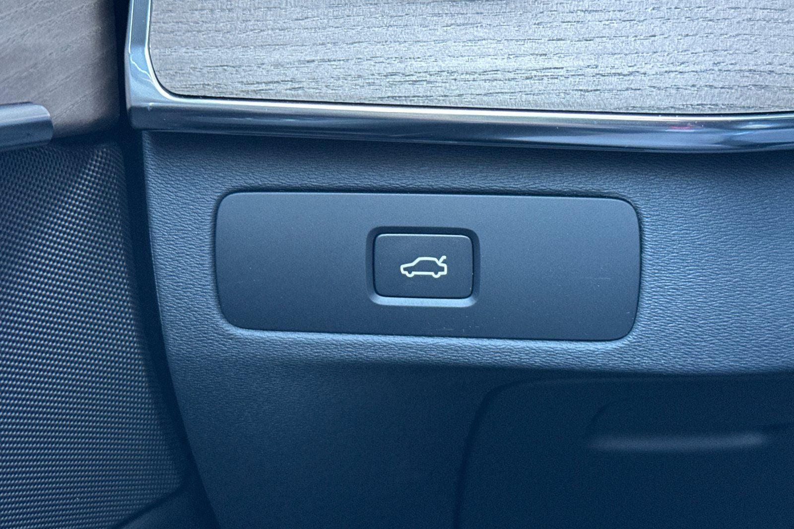 2025 Volvo XC90 B6 Core 2025.5