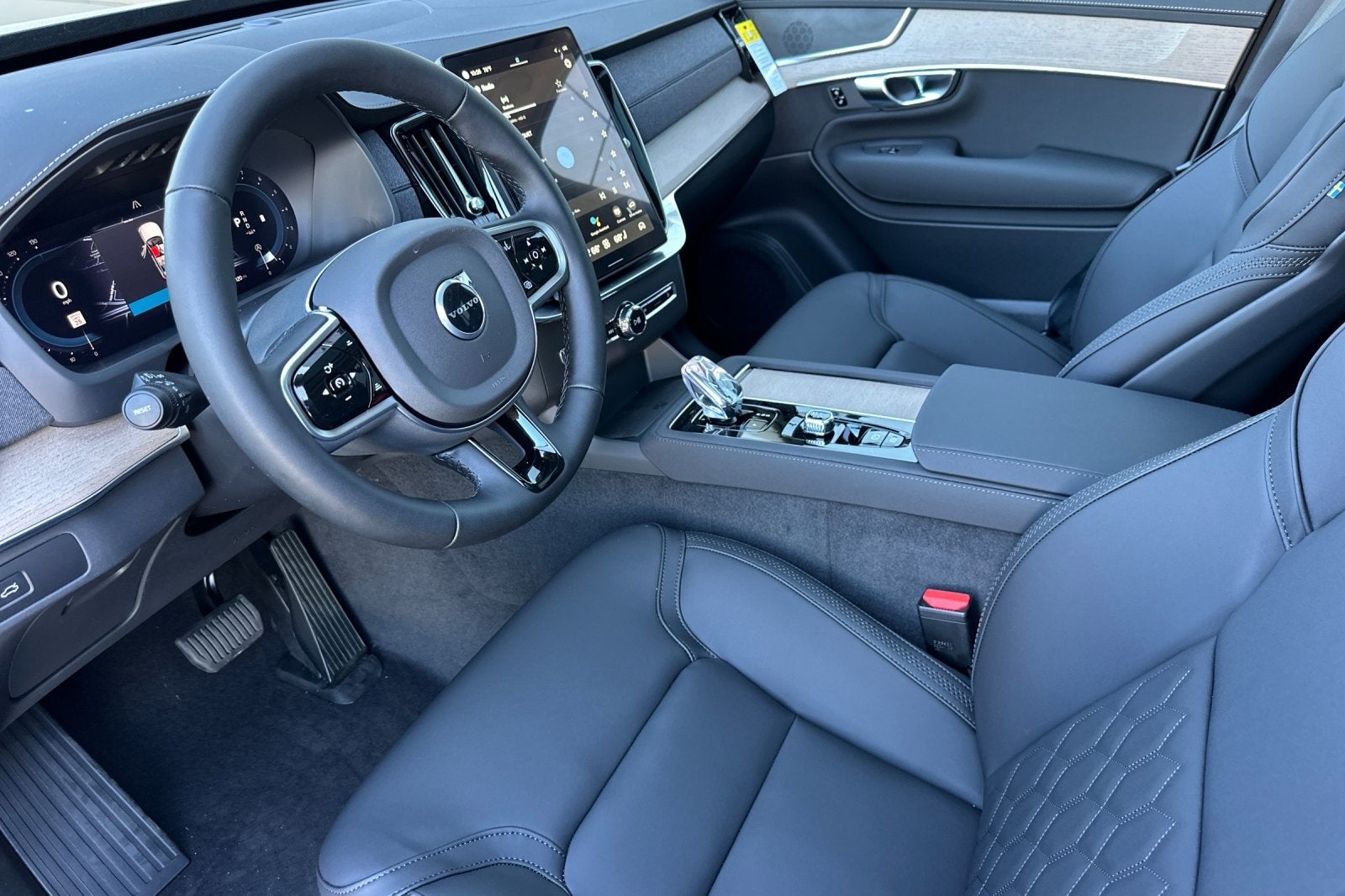 2025 Volvo XC90 B6 Core 2025.5