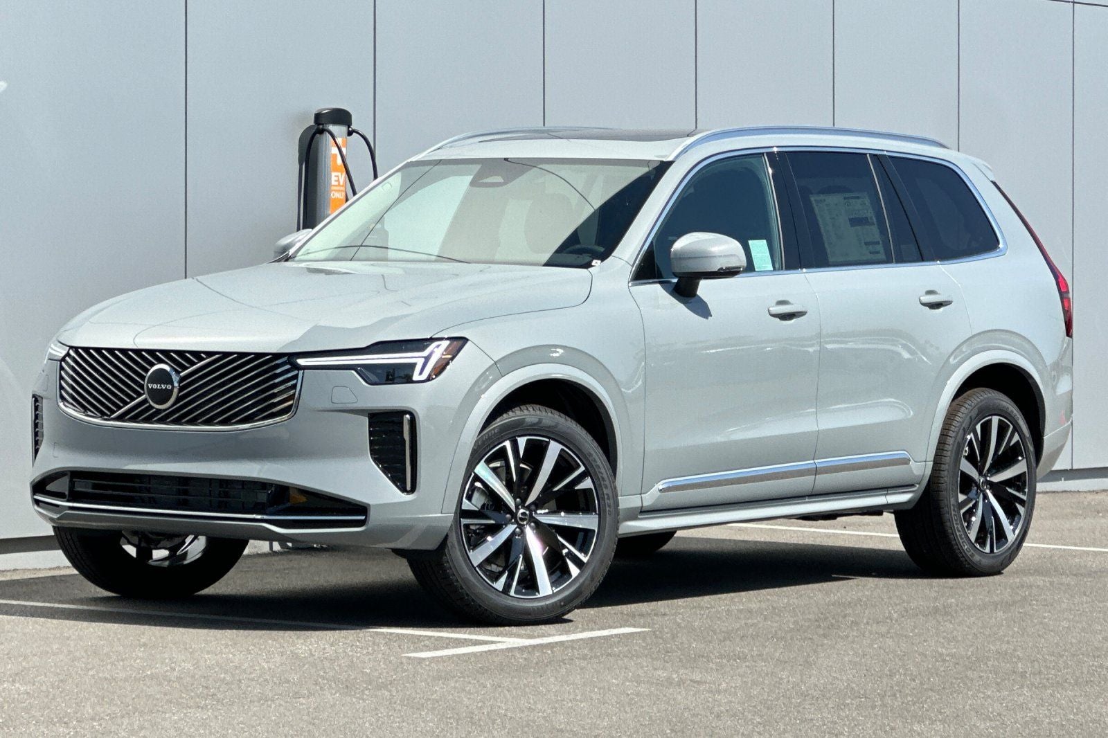 2025 Volvo XC90 B6 Core 2025.5