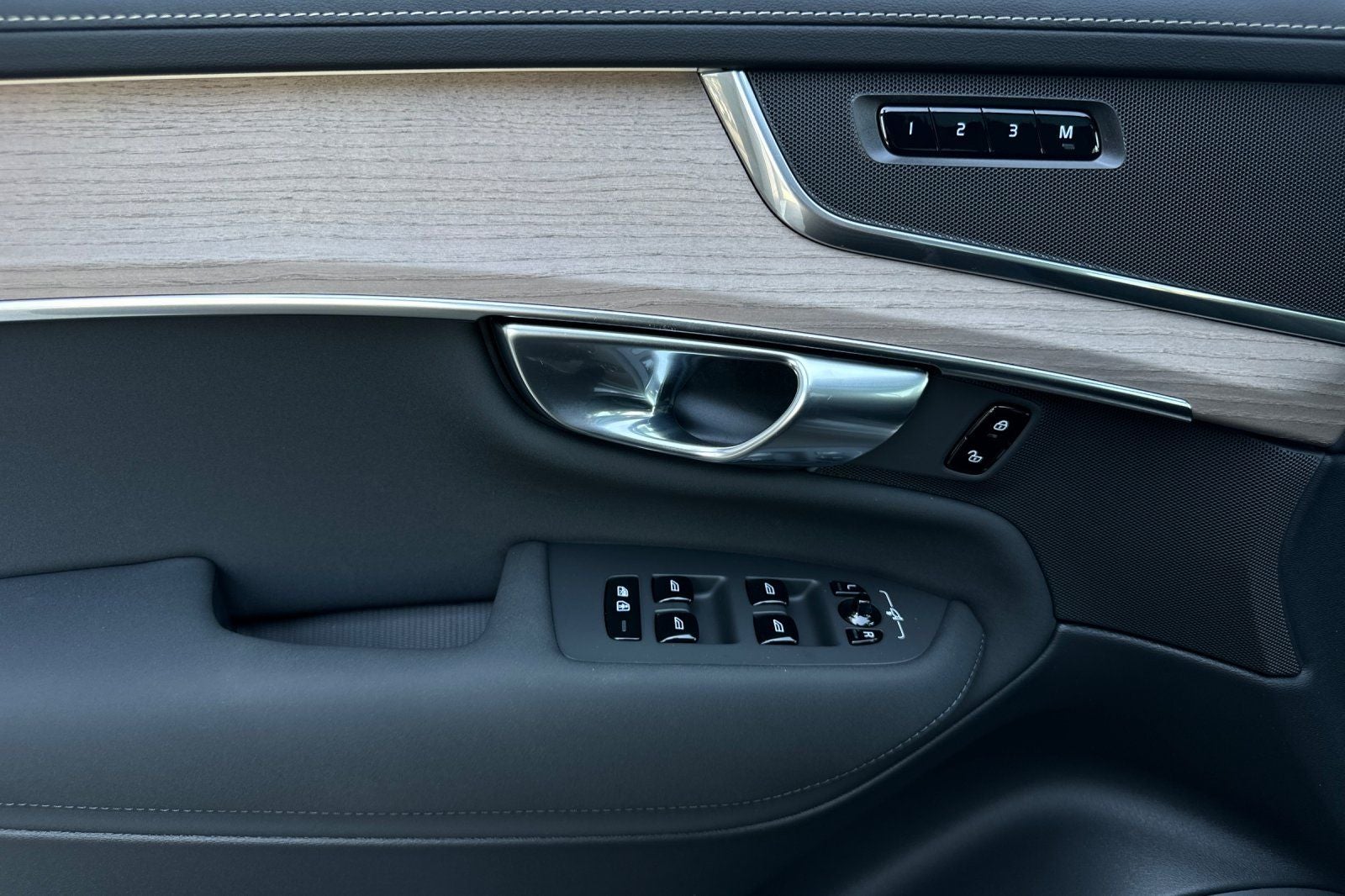 2025 Volvo XC90 B6 Core 2025.5