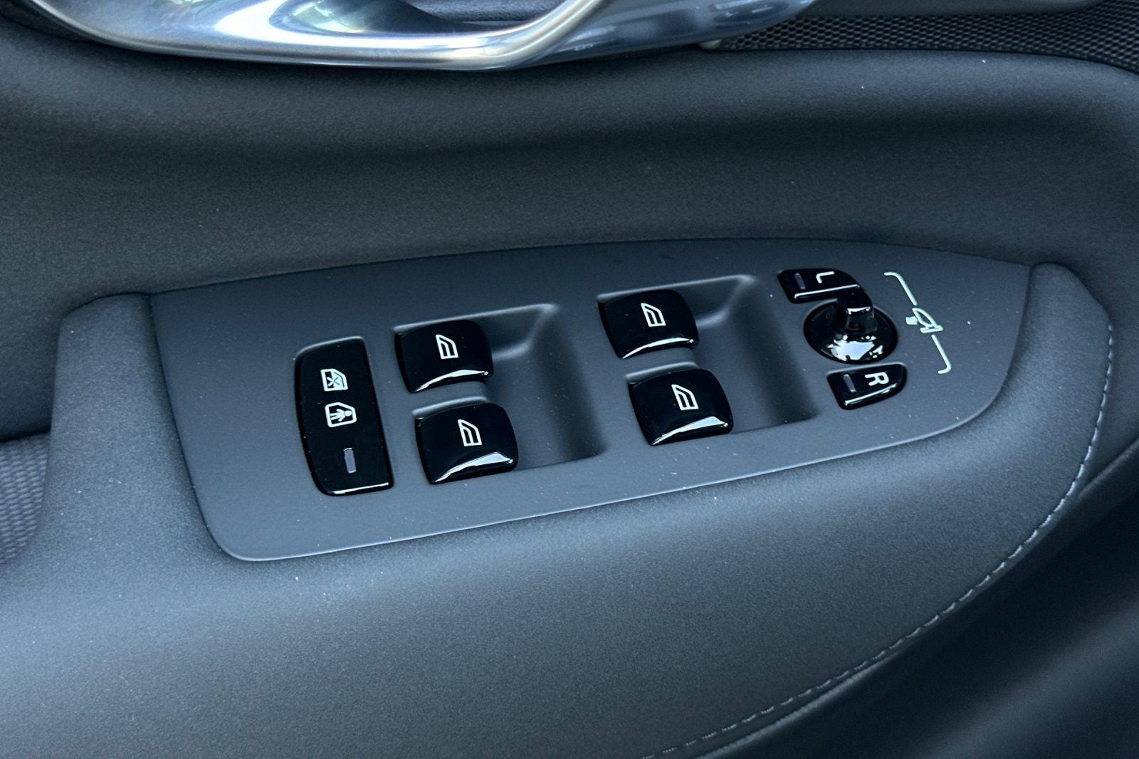 2025 Volvo XC90 B6 Core 2025.5