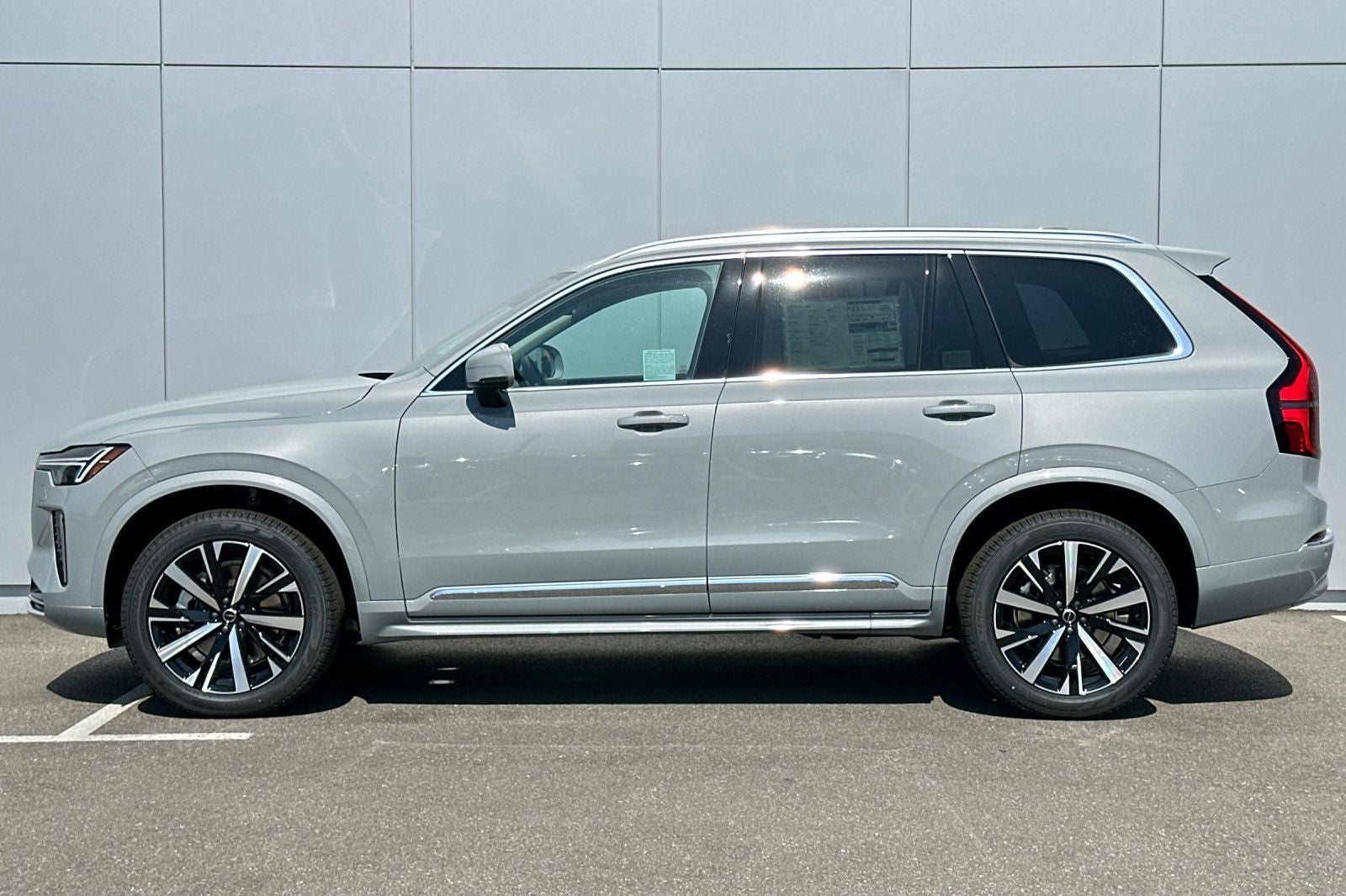 2025 Volvo XC90 B6 Core 2025.5